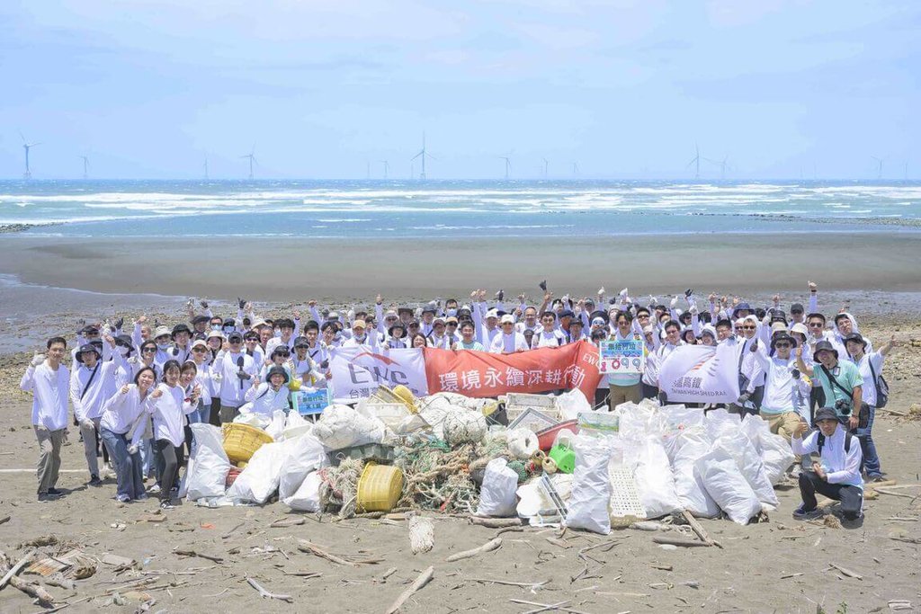 台灣高鐵公司舉行淨灘活動，響應環境永續發展。（圖片來源：台灣高鐵提供）