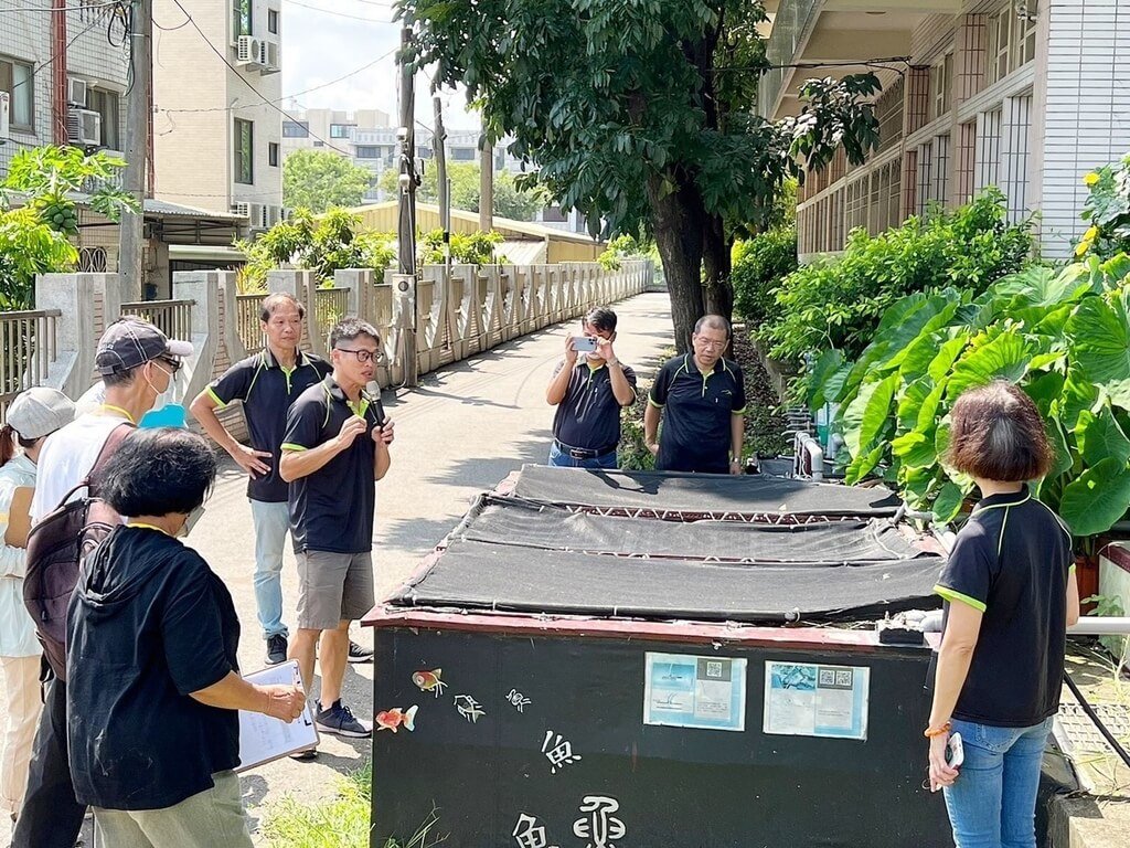 嘉義市議會28日三讀通過「嘉義市淨零排放永續管理自治條例」，嘉義市中小學校園一直很重視低碳議題，進行校園魚菜共生低碳範例。（圖片來源：嘉義市政府）