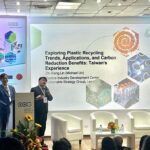 2024年秘魯國際塑膠論壇5月30日在首都利馬舉辦，財團法人塑膠工業技術發展中心組長林子翔簡報「發掘塑膠回收趨勢、應用及減碳優勢：台灣經驗」。（圖片來源：駐秘魯代表處）