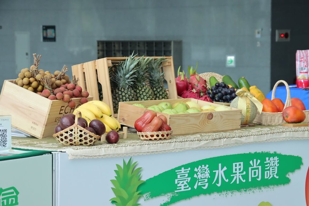 農糧署日前在新店寶高智慧產業園區舉辦「企業支持國產水果食農教育記者會」，感謝企業透過採購協助在地農民，促進台灣農業永續發展及多元價值。（圖片來源：農糧署）