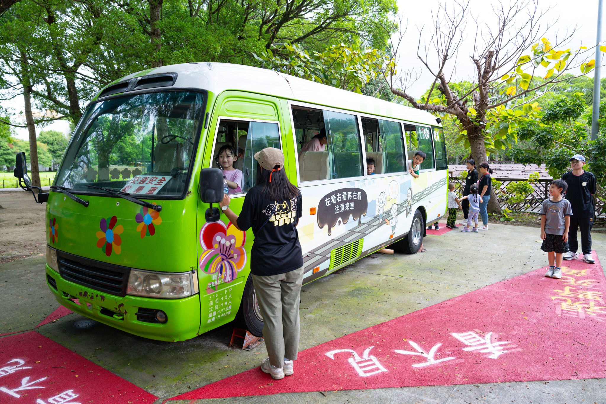 為響應國際無車日，台北市交通局宣布一系列活動，市長蔣萬安將於9月20日率領市府首長以捷運、公車、YouBike或步行的方式上班，並邀請國小學童及家長共同參與，鼓勵市民以綠色運輸取代私人交通工具，展現對環境保護的支持。（圖片來源：臺北交通大家談粉專）