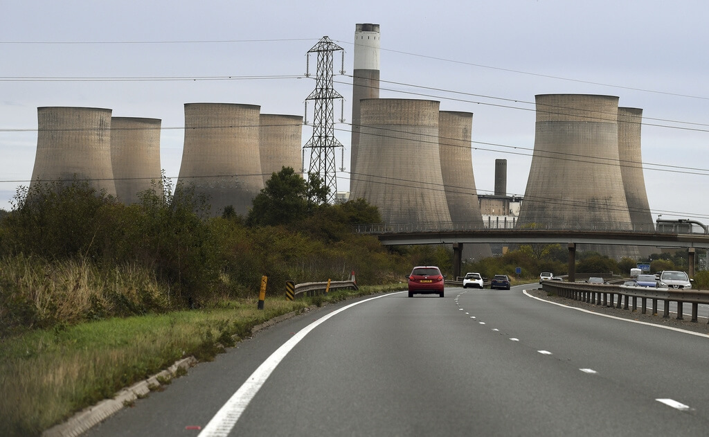 英國最後一座燃煤發電廠索爾河畔拉特克利夫發電廠（Ratcliffe-on-Soar Power Station）已於近日正式關閉。（圖片來源：美聯社）