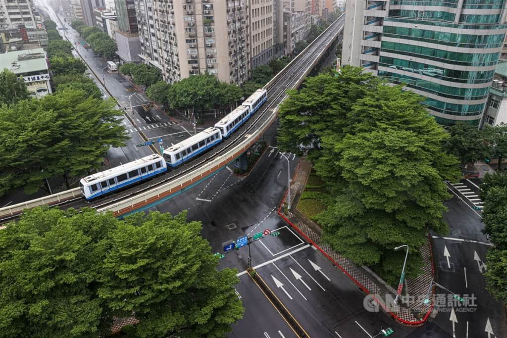 台北市環保局宣布，環評委員會通過修正案，要求未來的開發案不僅需取得綠建築標章，還須取得建築能效1+級標示及黃金級智慧建築標章。（圖片來源：中央社檔案照片）