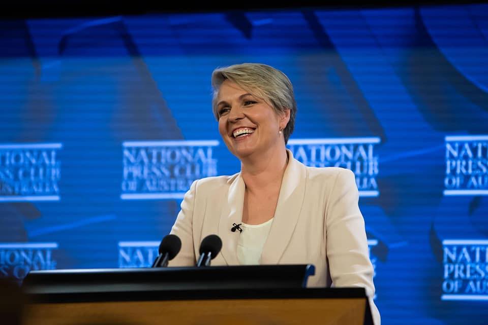 澳洲環境部長皮伯塞克（Tanya Plibersek）強烈反對反對黨提出的核能發電提案，盼聚焦可再生能源領域發展。（圖片來源：Tanya Plibersek FB）