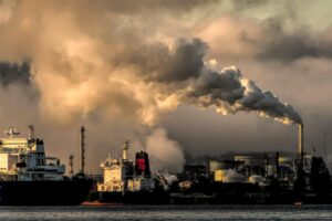 根據全球碳計畫（Global Carbon Project）最新研究，2023年石油、天然氣與煤炭的二氧化碳排放量再創歷史新高，顯示各國在逐步擺脫化石燃料的承諾上進展緩慢。（圖片來源：Unsplash）