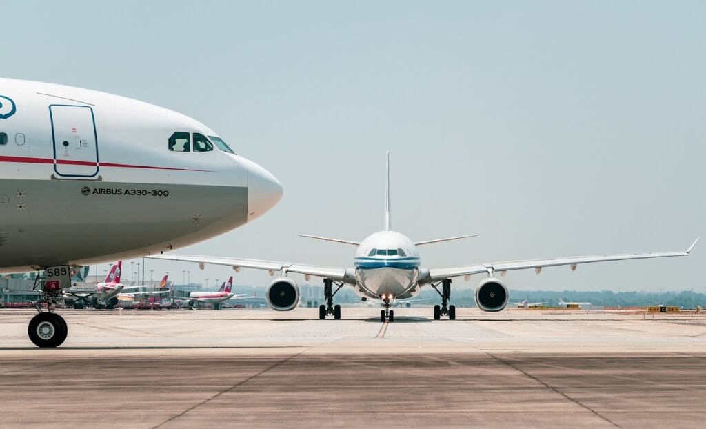 根據歐洲運輸環境聯合會（T&E）的研究報告，到2050年底，航空旅客數量預計將翻倍，燃料需求隨之激增，威脅航空業的減碳努力。（圖片來源：pixabay）